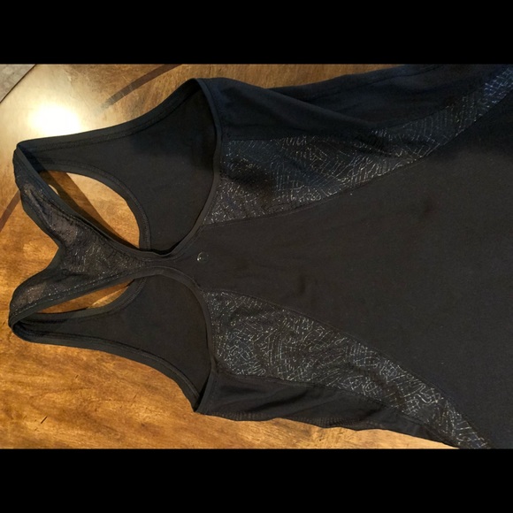Lululemon cool racer back size 6 with mesh detail - Picture 2 of 2